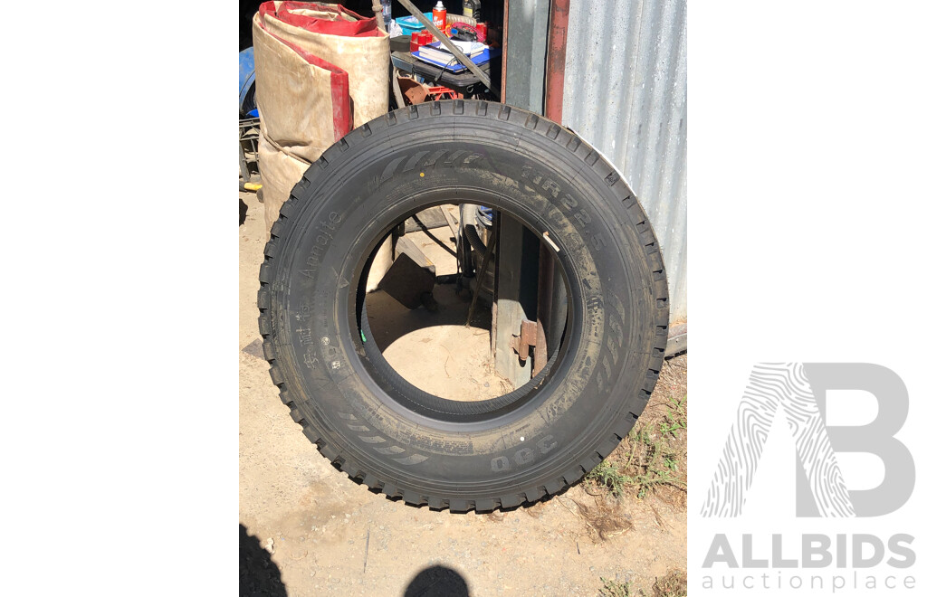 Set of 5 Truck Tyres Including Michelin and Annaite Tyres