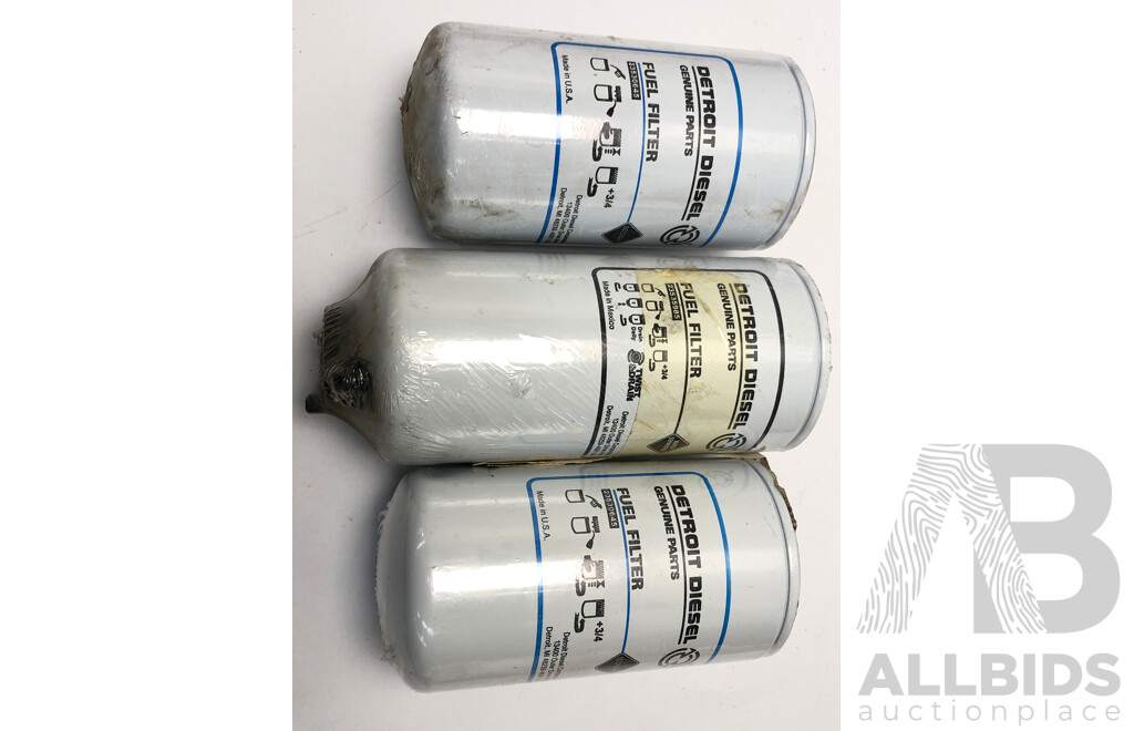 2x Detroit Diesel 23530645 Secondary Fuel Filters and 1x Detroit Diesel 23535985 Freightliner Fuel Filter