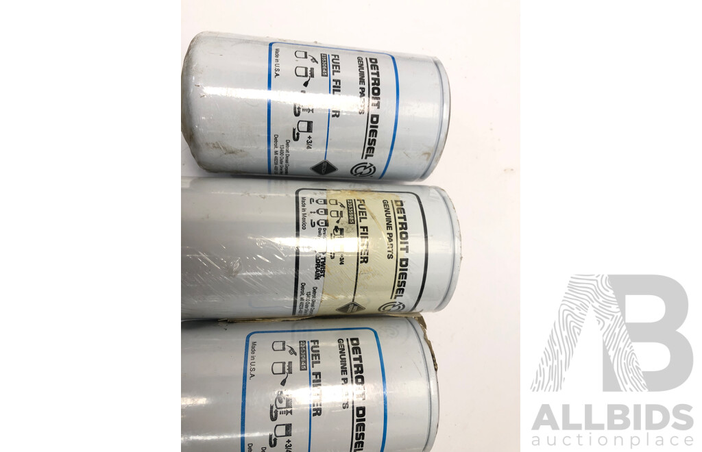 2x Detroit Diesel 23530645 Secondary Fuel Filters and 1x Detroit Diesel 23535985 Freightliner Fuel Filter