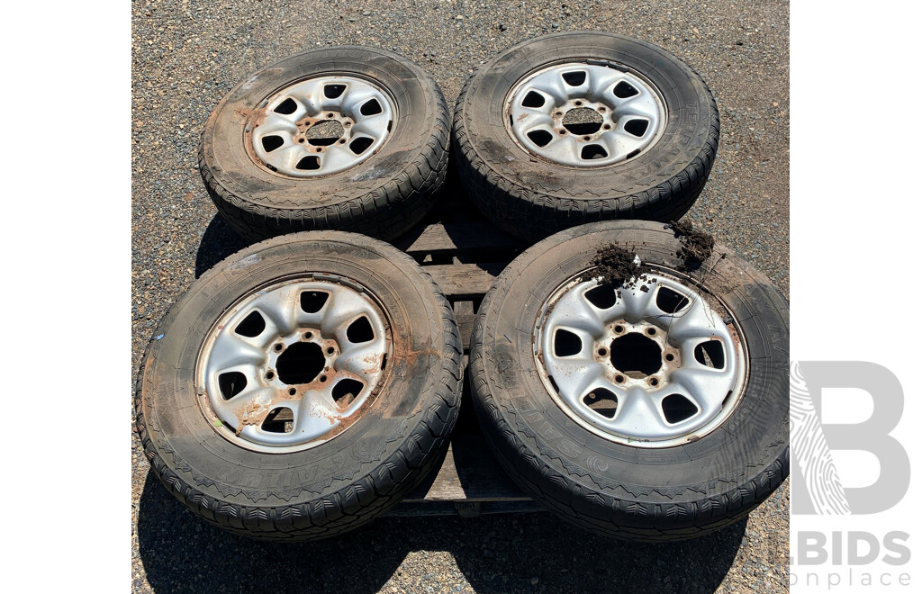 Set of Four Tyres with Wheels and 6 Tyres without Wheels
