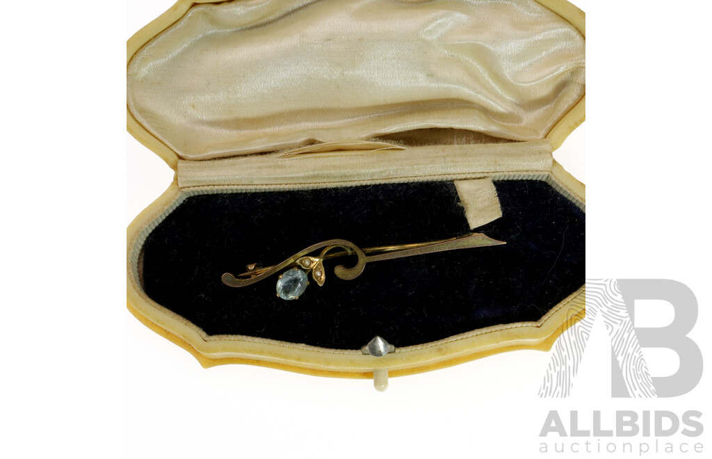 9ct Vintage Aquamarine & Seed Pearl Brooch 55mm, 2.58 Grams in Original Presentation Box