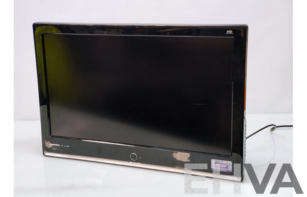 GRUNDIG 32'' Widescreen LCD TV with DVD Player