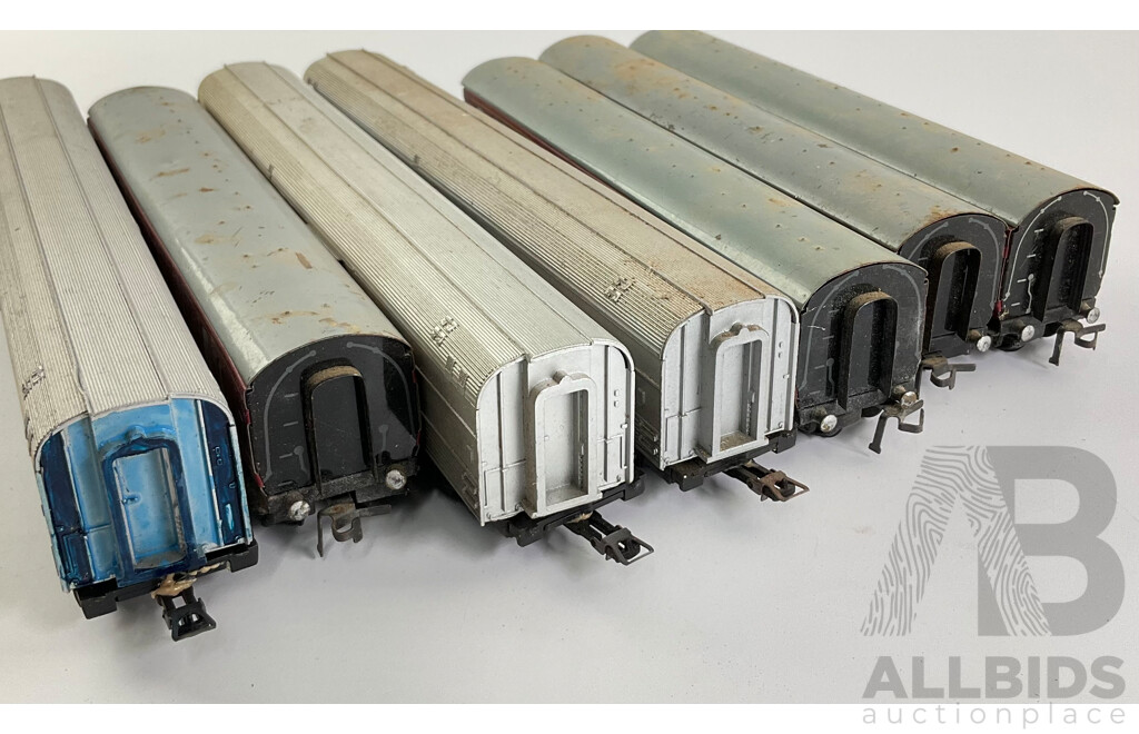 Vintage Tri-Ang and Hornby HO/OO Scale Passenger Carriages, Made in England