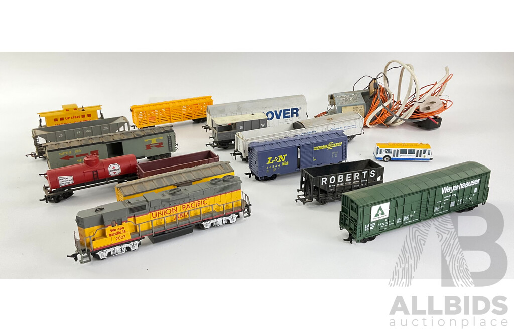 Vintage Life Like and Tri-Ang HO/OO Scale Freight Rolling Stock, Diesel Locomotive and Power Mite Controller