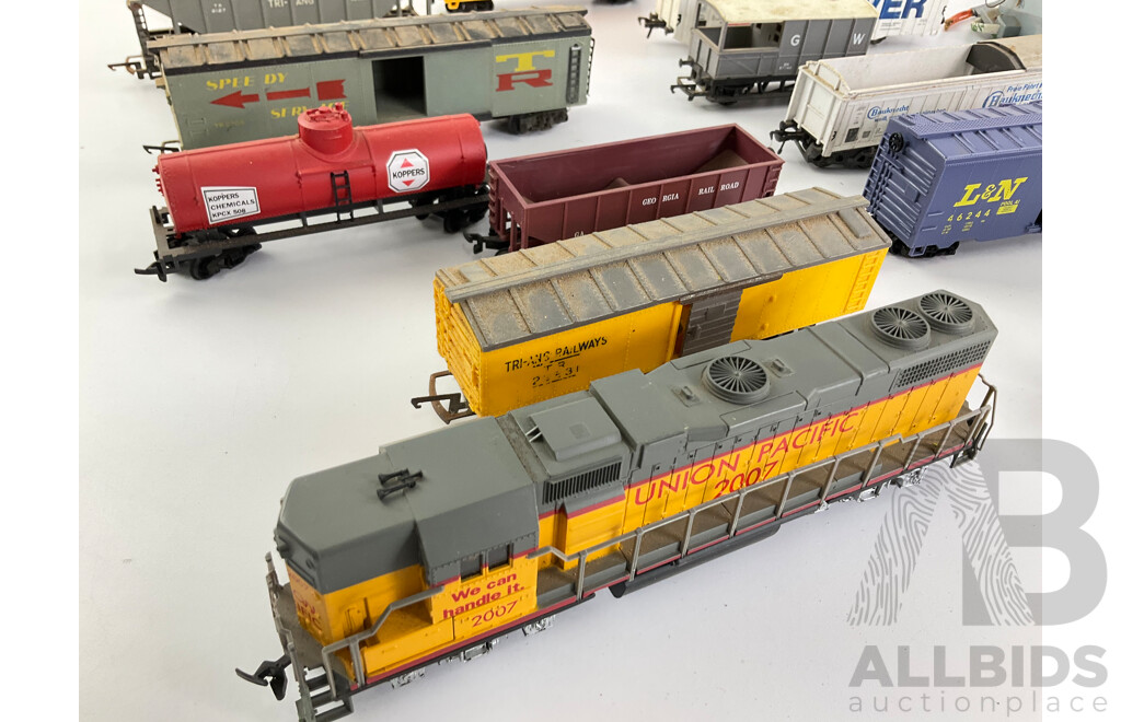 Vintage Life Like and Tri-Ang HO/OO Scale Freight Rolling Stock, Diesel Locomotive and Power Mite Controller