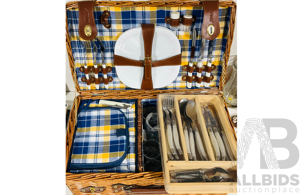 Avanti Picnic Basket with Plates, Cups and Cutlery Alongside a Built in Zip Up Cooler, and a Separate Set of Cutlery