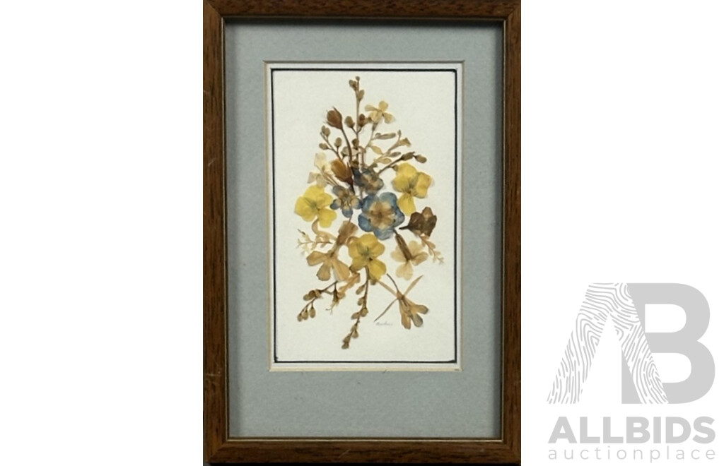 Collection of Five Framed Dried Flower Bouquets, 19 x 14 cm (slightly larger frame) (5)