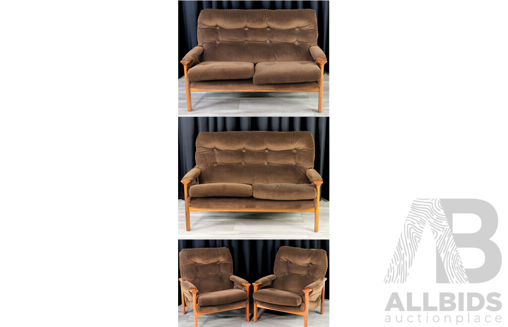 Tessa T1 Four Piece Lounge Suite by Fred Lowen
