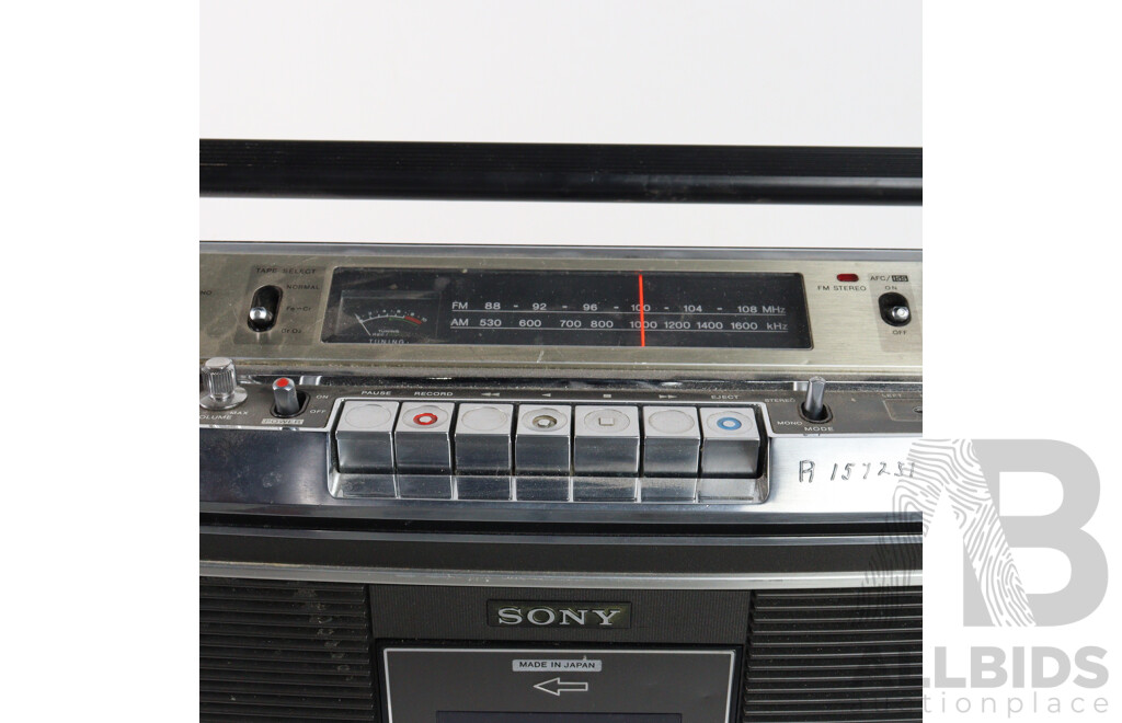 Retro Sony Portable FM AM Stereo CF580 Boombox with Cassette Recorder 