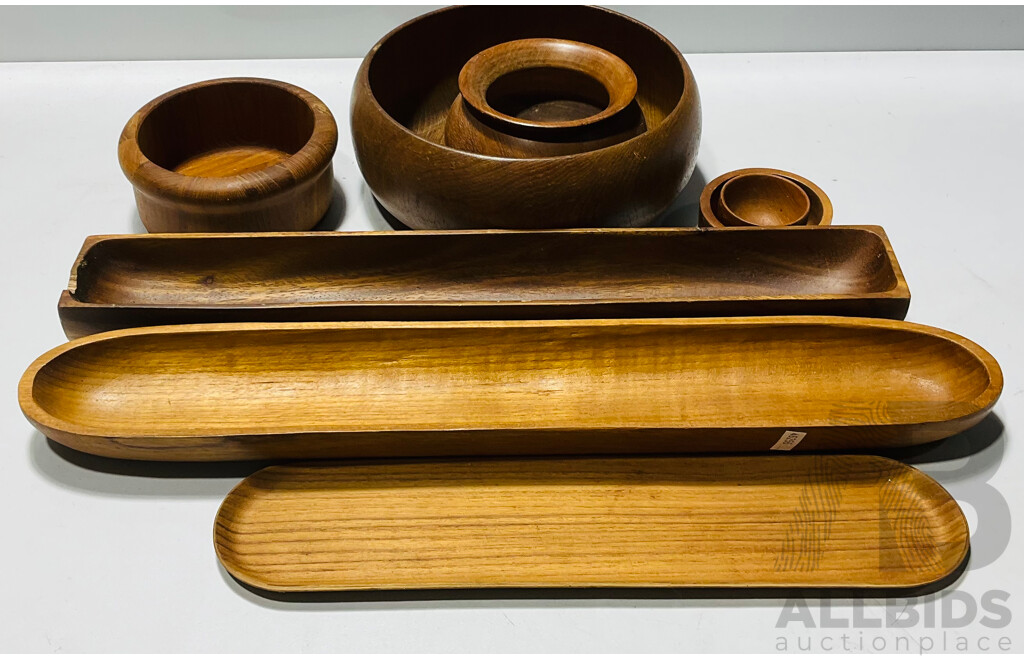 Quantity of Wooden Carved Bowls and Trays