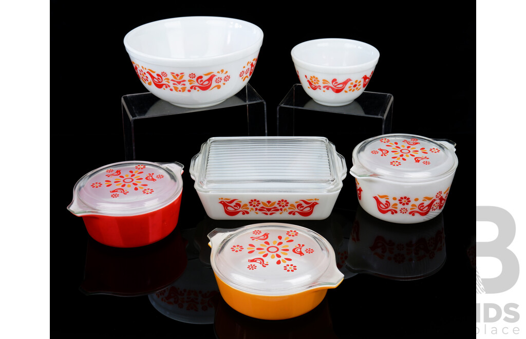 Good Collection Retro Pyrex with Funky Bird Pattern Comprising 2 & Half Quart Bowl Along with 1 & Half Quart Example, Rectangle Lidded Example and Three Lidded Examples