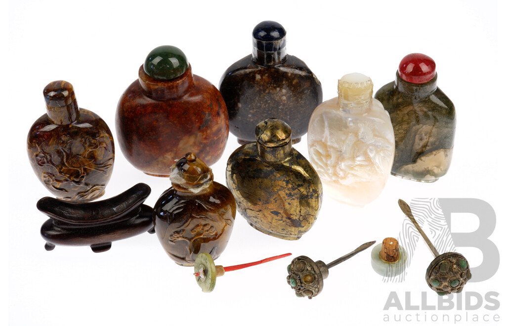 Collection Seven Chinese Snuff Bottles in Case