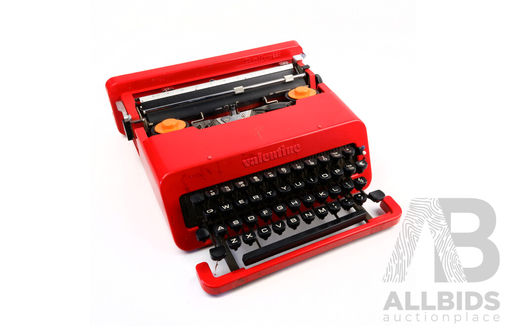 Retro Olivetti Valentine S Cherry Red Typewriter with Original Case, Designed by Ettore Sottsass and Perry King, Circa 1960s