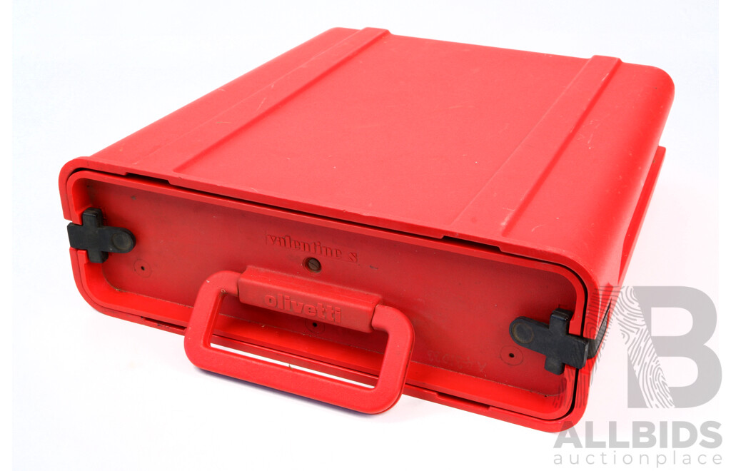 Retro Olivetti Valentine S Cherry Red Typewriter with Original Case, Designed by Ettore Sottsass and Perry King, Circa 1960s