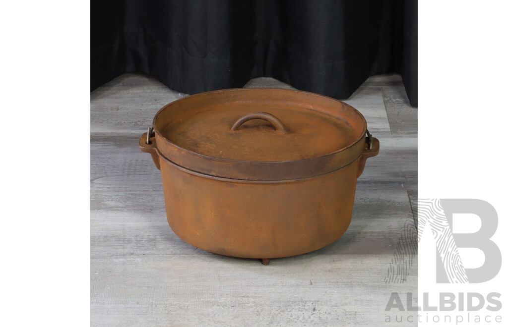 Vintge Cast Iron Camp Cooking Pot