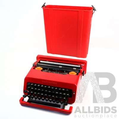 Retro Olivetti Valentine S Cherry Red Typewriter with Original Case, Designed by Ettore Sottsass and Perry King, Circa 1960s