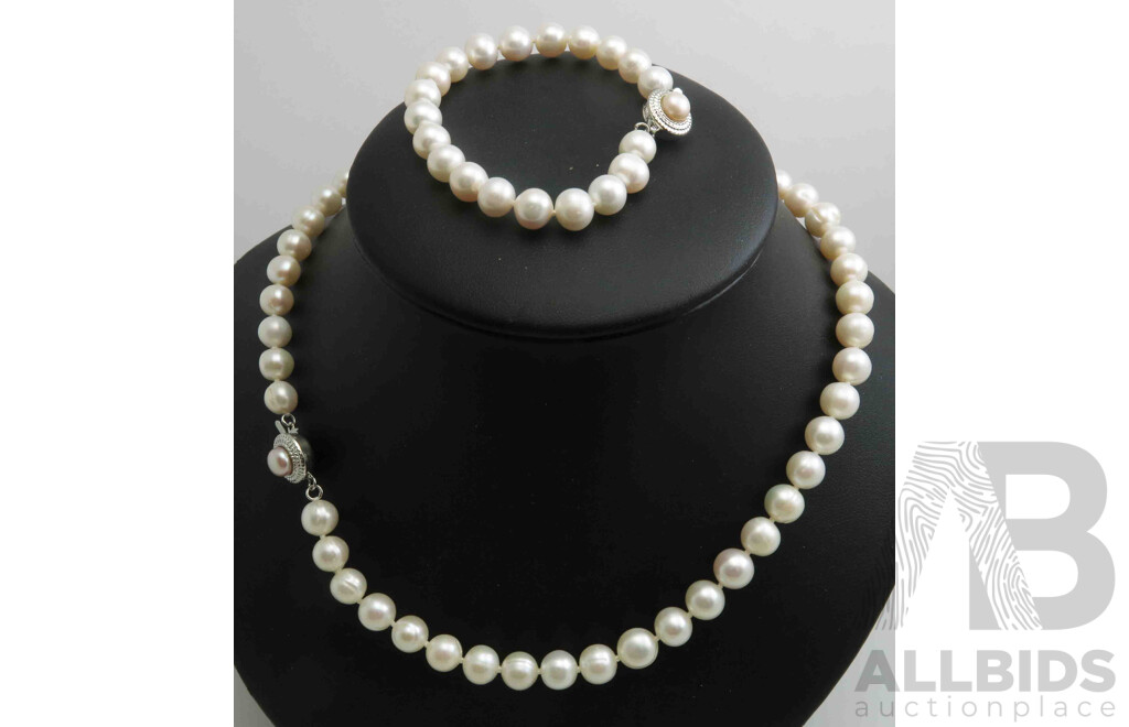 Matched Set of Pearl Necklace and Bracelet