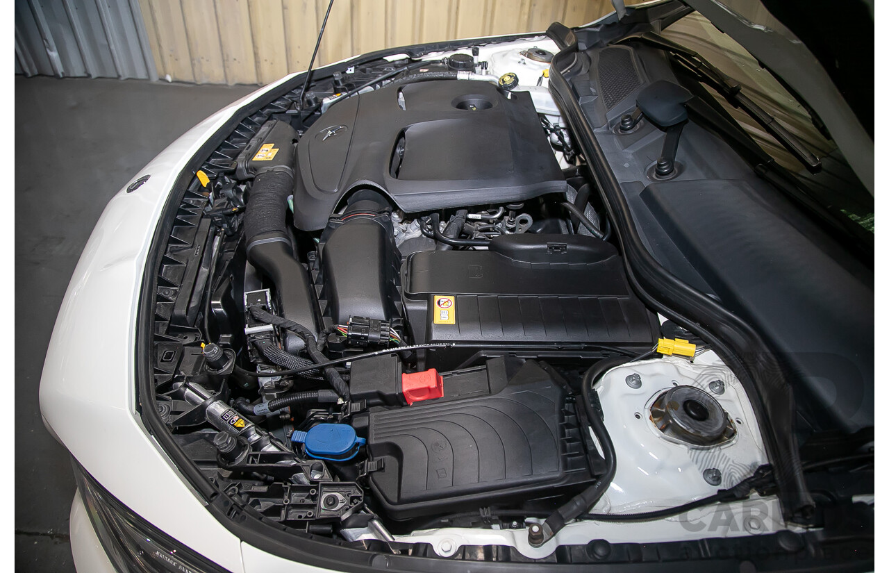 12/2015 Mercedes Benz CLA200 Shooting Brake 117 4d Wagon Calcite White Turbo 1.6L
