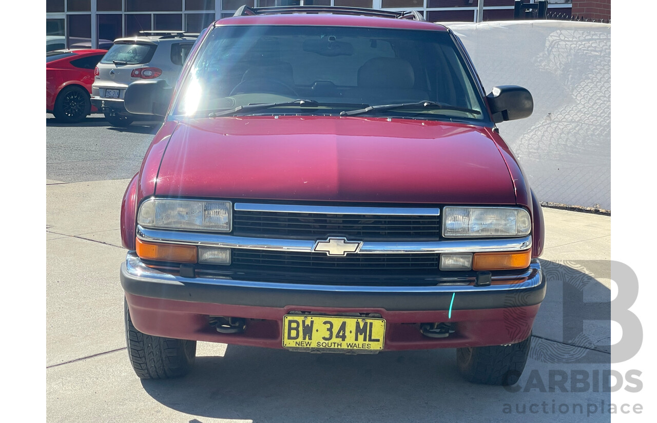 2/2002 Chevrolet Blazer LT Wagon Red 4.3L - Compliance dated 04/11