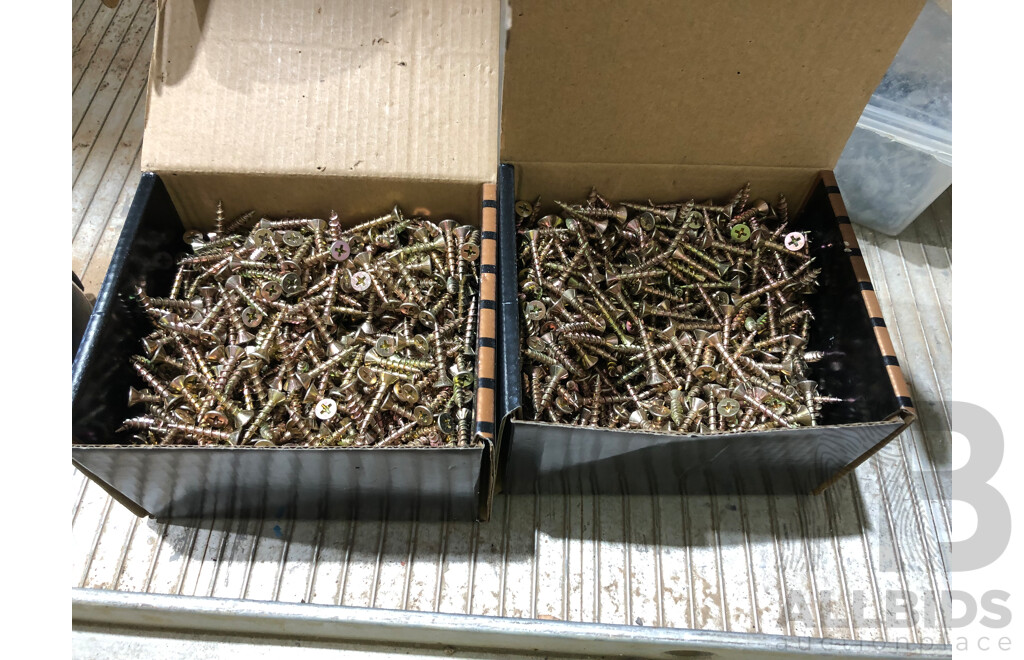2 Open Boxes of Hobson 8-9x25mm Chipboard Screws