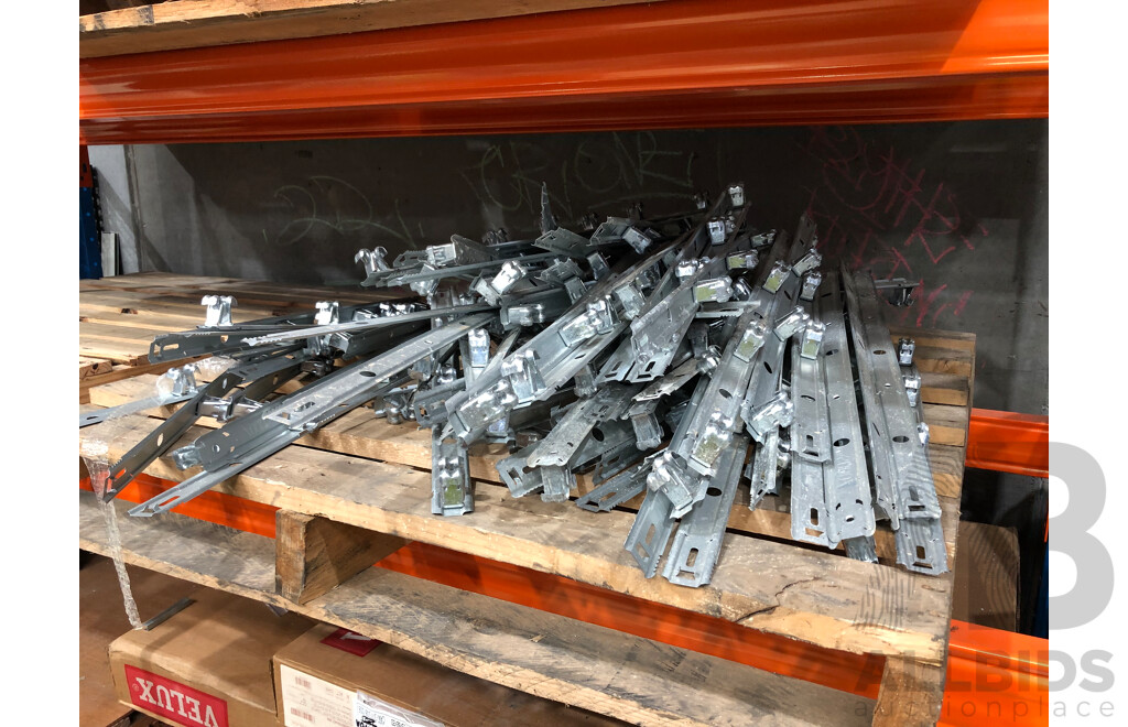 Pallet Lot of 760mm Clips for Roofing Sheets