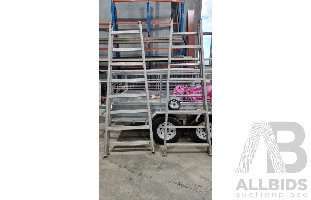 Pair of 2.5m Trestle Ladders with 4 X Work Platforms