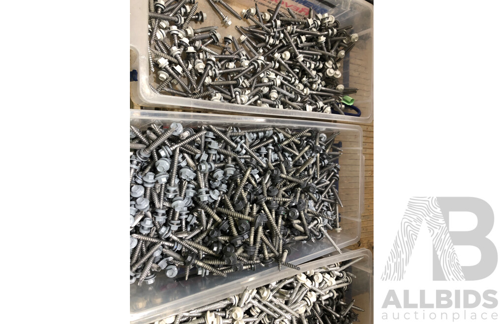 5 Containers of 6.2 X 50mm and 6.2 X 55mm Roofing Hex Head Screws