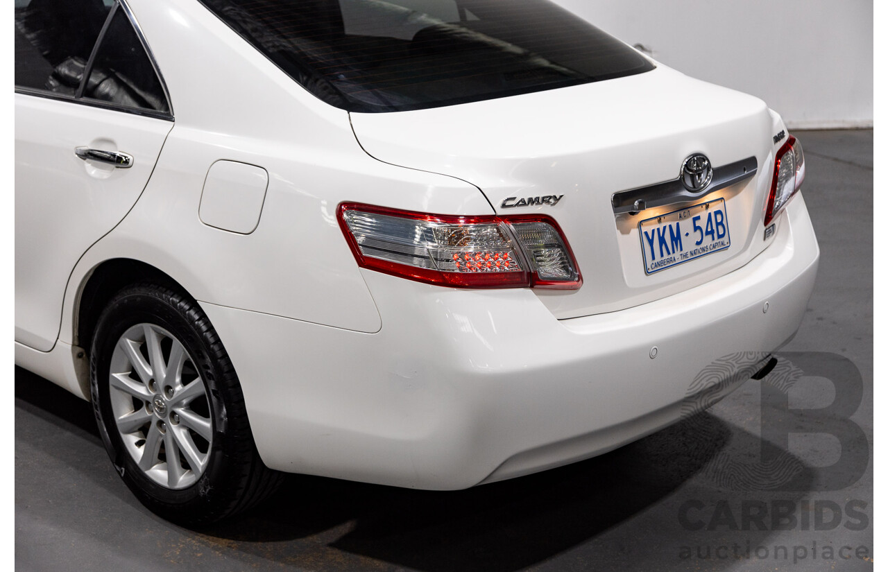 07/2011 Toyota Camry Hybrid AHV40R 4d Sedan White 2.4L
