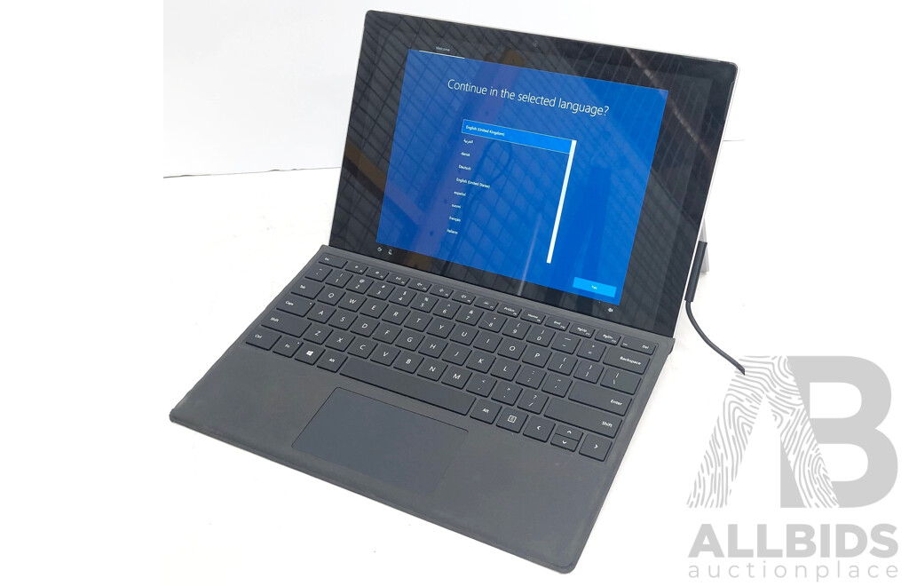 Microsoft (1796) Surface Pro 5 Intel Core i5 (7300U) 2.60GHz-3.50GHz 2-Core CPU 256GB 12.3-Inch Touchscreen Detachable Laptop