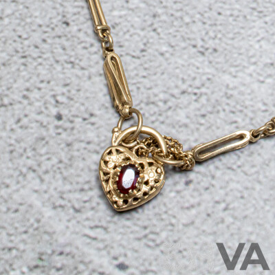 9ct Gate Bracelet with Heart Shaped Filigree Padlock with Garnet, 18cm, 9.20 Grams