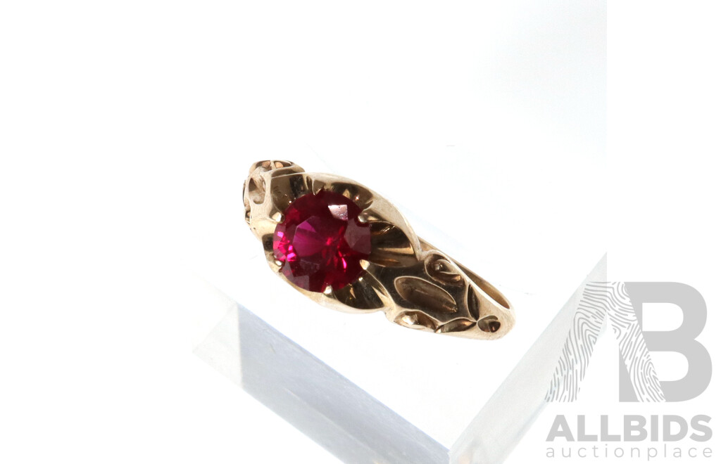 Victorian 9ct Rose Gold Red Paste Stone Ring, Size S, 4.16 Grams