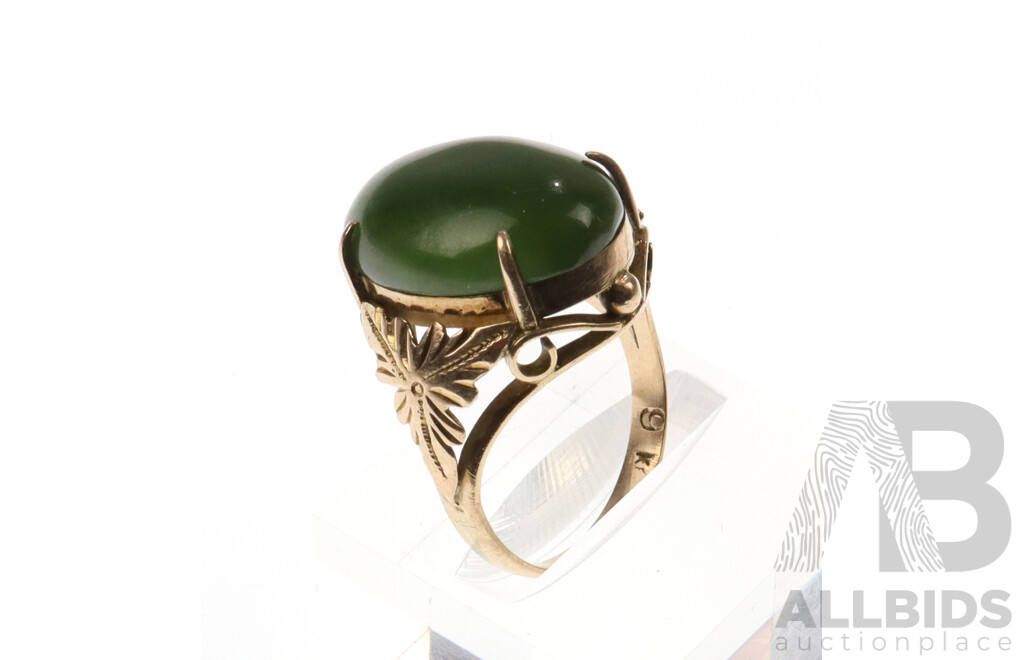 Antique 9ct Jade Cabachon Ring, Size L, 5.10 Grams