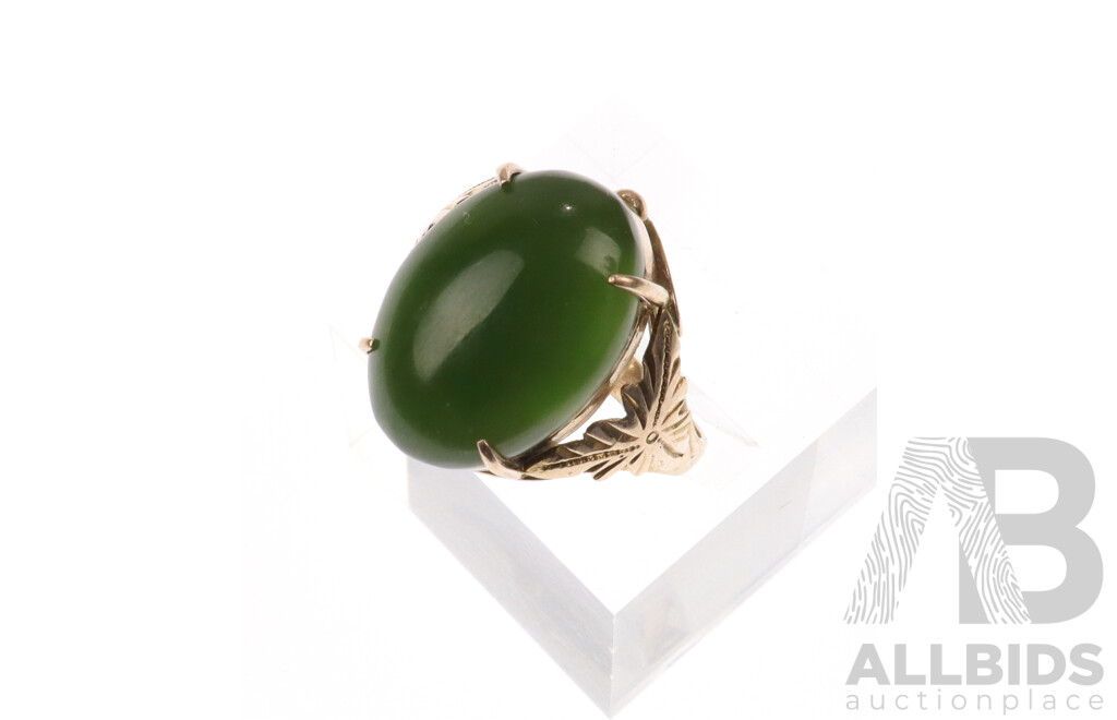 Antique 9ct Jade Cabachon Ring, Size L, 5.10 Grams