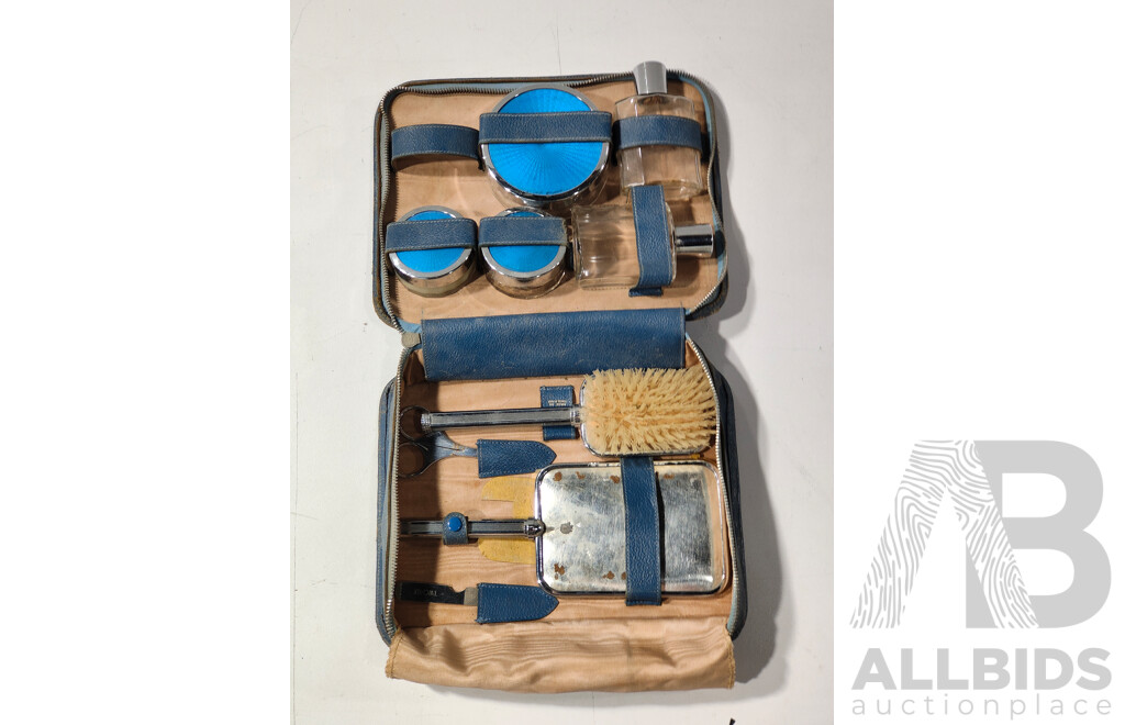 Vintage Mens Grooming Kit with Assorted Accessories