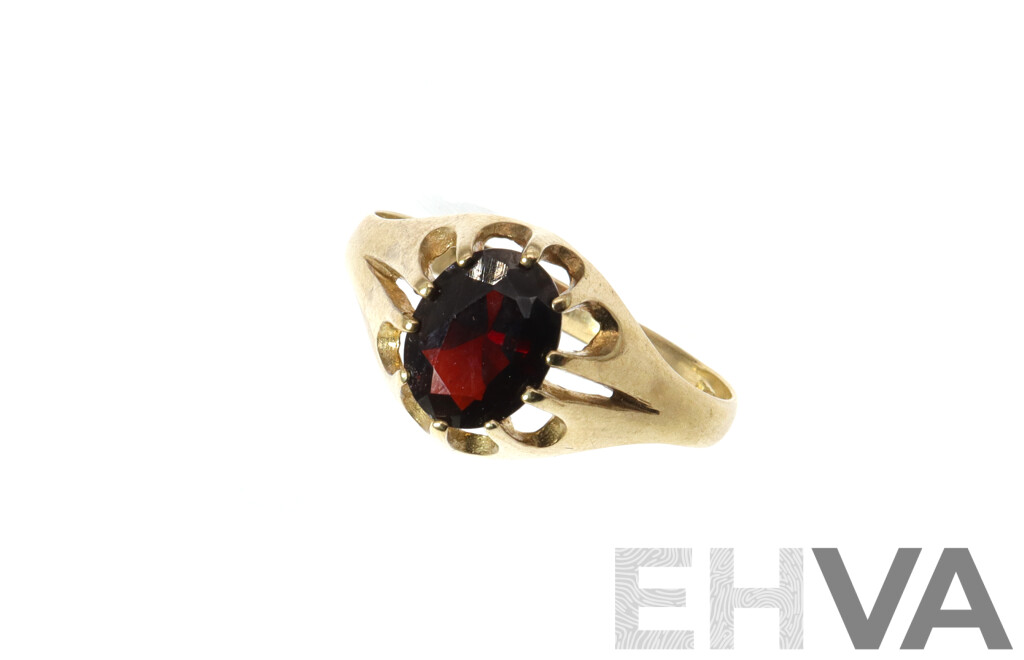 9ct Vintage Garnet Ring in Multiclaw Setting, Size U, 2.49 Grams