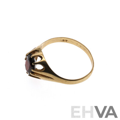 9ct Vintage Garnet Ring in Multiclaw Setting, Size U, 2.49 Grams