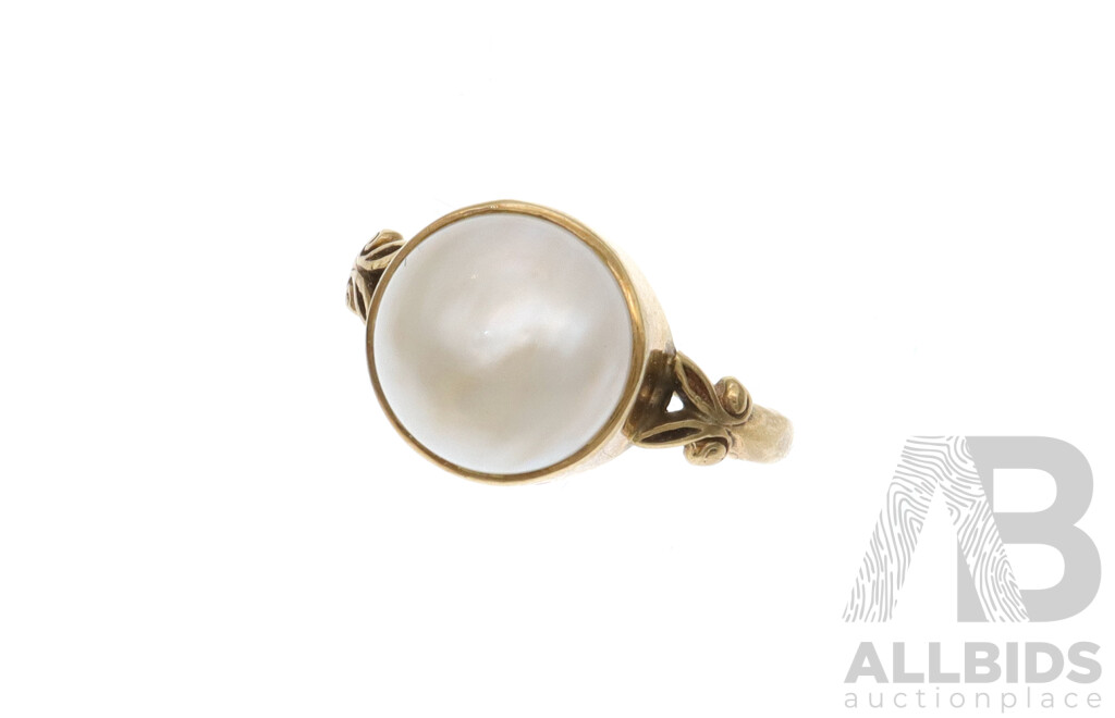 9ct Mabe Pearl Ring, Size O, 3.05 Grams