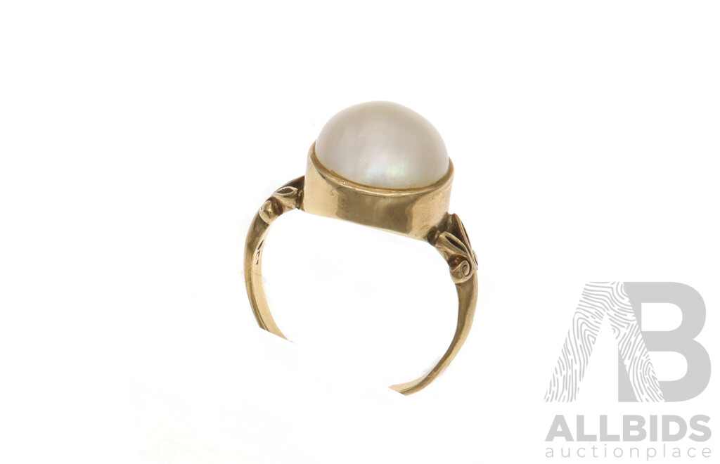 9ct Mabe Pearl Ring, Size O, 3.05 Grams