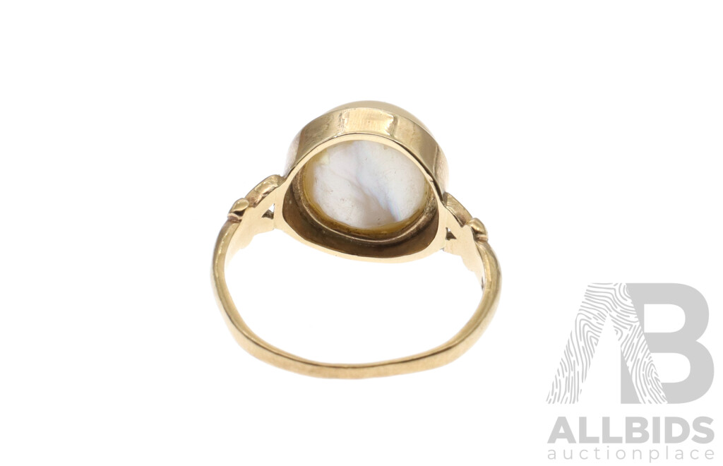 9ct Mabe Pearl Ring, Size O, 3.05 Grams