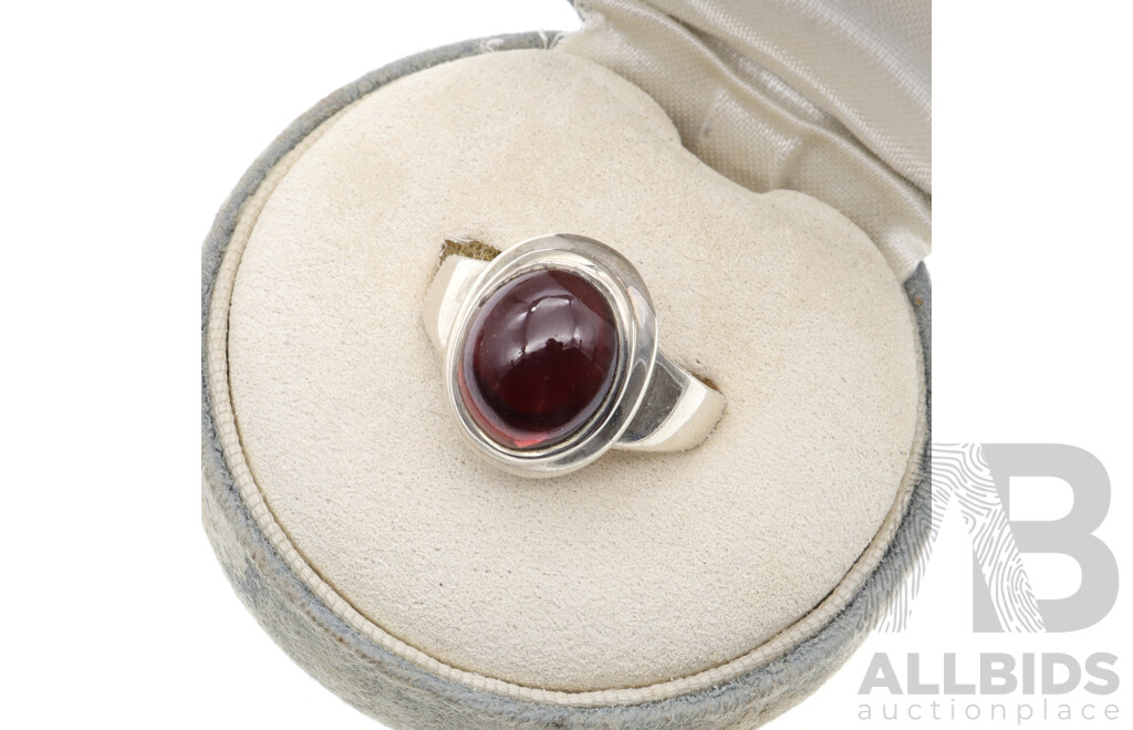 Sterling Silver Vintage Garnet Cabochon Ring, Size P, 5.72 Grams