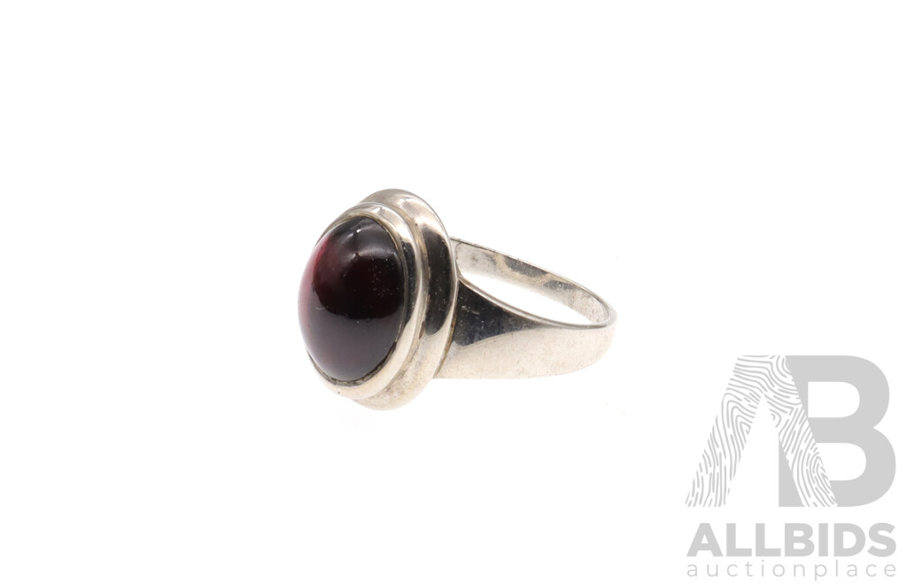 Sterling Silver Vintage Garnet Cabochon Ring, Size P, 5.72 Grams