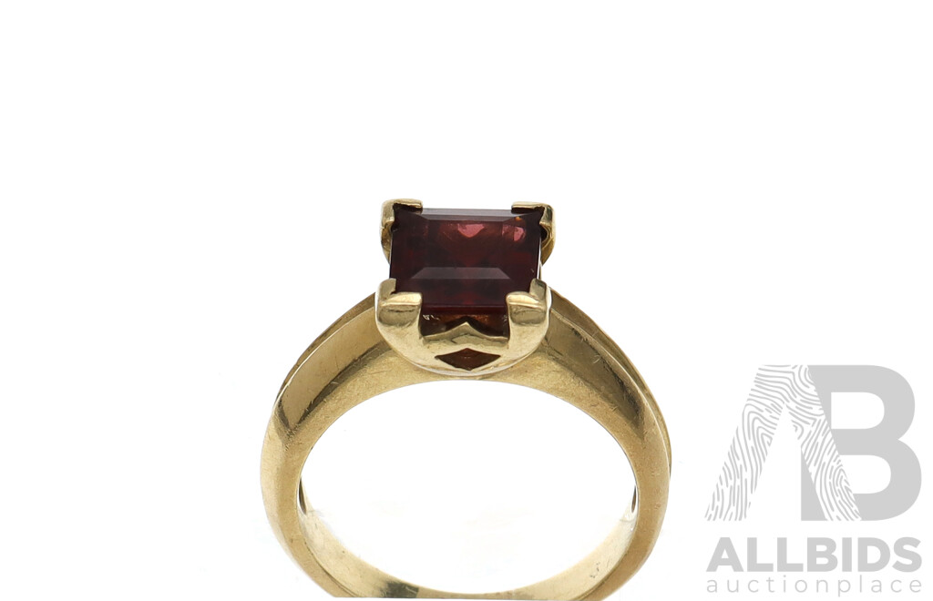 9ct Garnet Princess Cut Solitaire Ring, Size K, 4.44 Grams