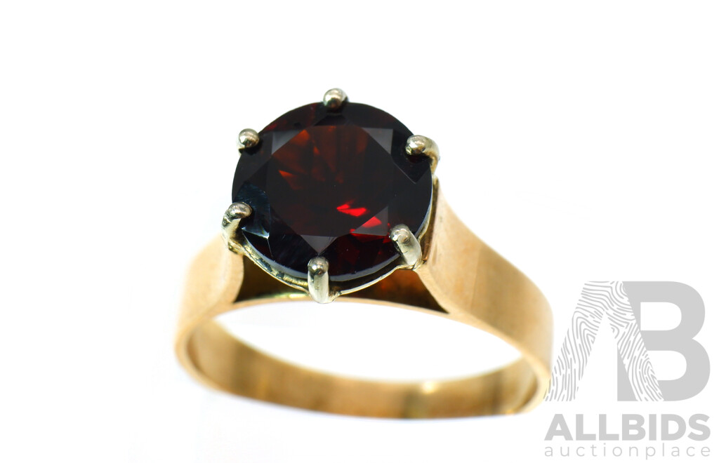 9ct Rose Gold Garnet Solitaire Ring, Size P, 3.98 Grams