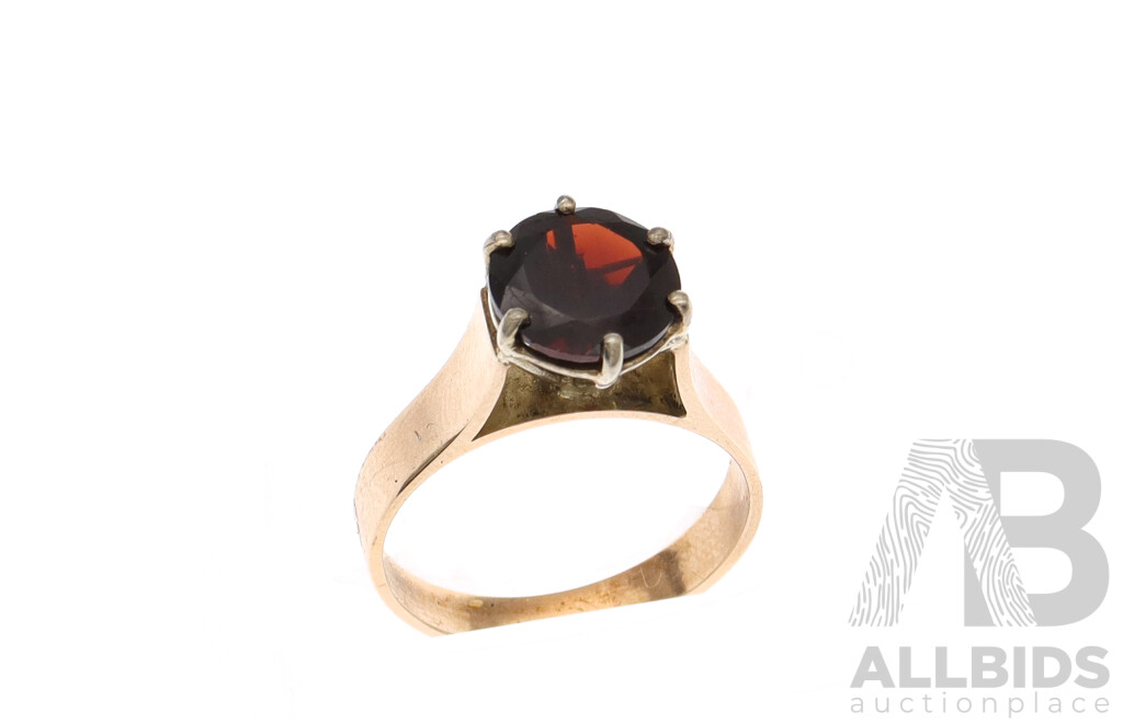 9ct Rose Gold Garnet Solitaire Ring, Size P, 3.98 Grams