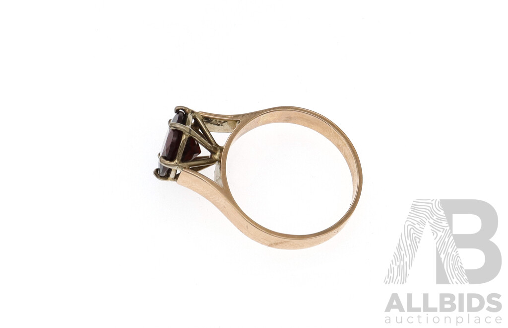 9ct Rose Gold Garnet Solitaire Ring, Size P, 3.98 Grams