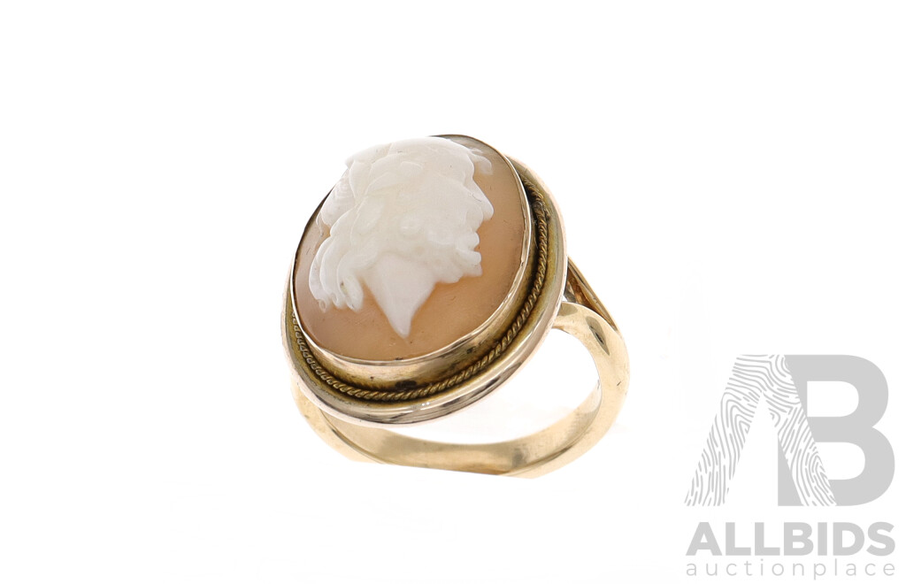 9ct Vintage Shell Cameo Ring, Size L1/2, 7.28 Grams