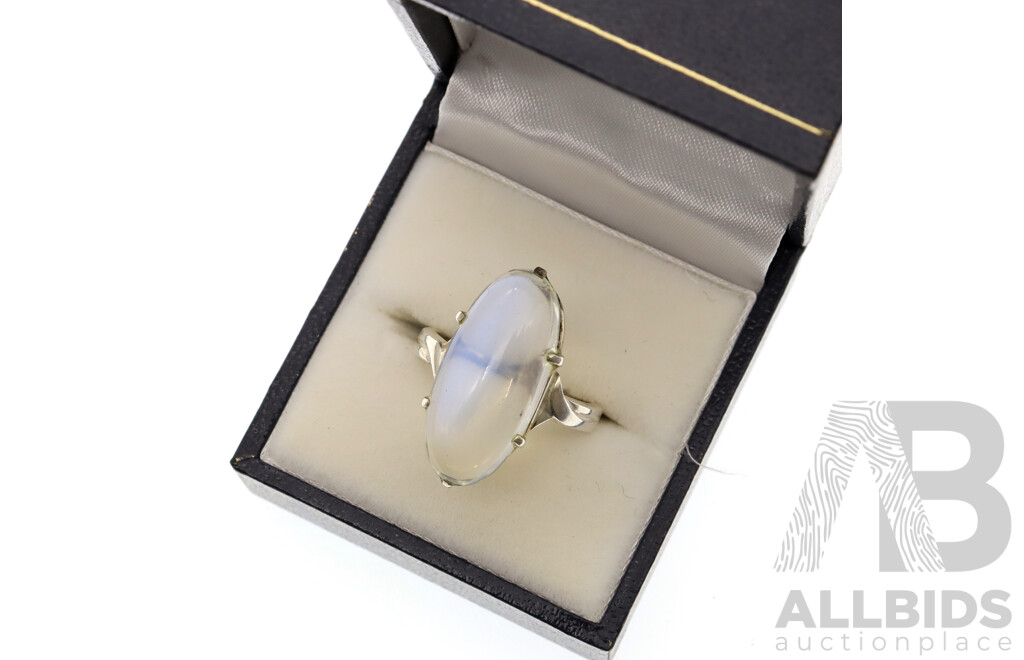 Sterling Silver Moonstone Cabochon Ring, Size P, 5.28 Grams