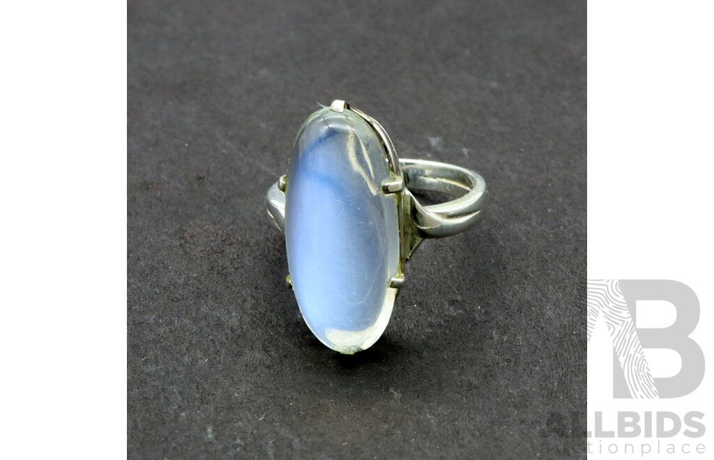 Sterling Silver Moonstone Cabochon Ring, Size P, 5.28 Grams