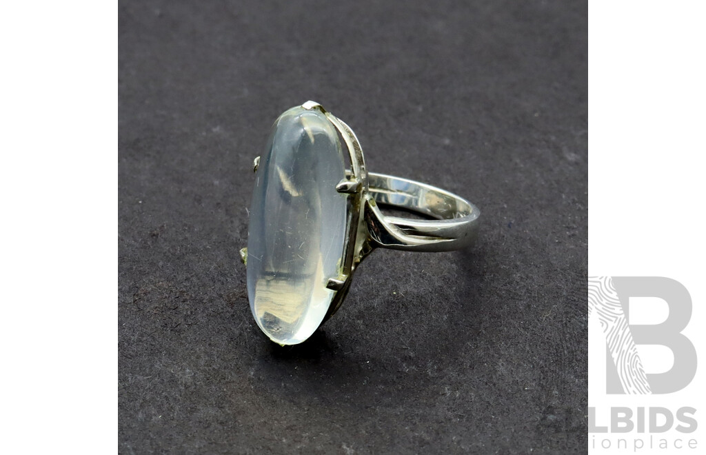 Sterling Silver Moonstone Cabochon Ring, Size P, 5.28 Grams