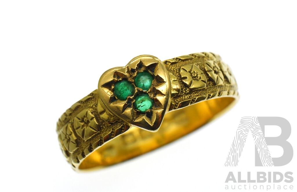 18ct Vintage Heart Shaped Embossed Ring with Emeralds, Size T 1/2, 4.75 Grams